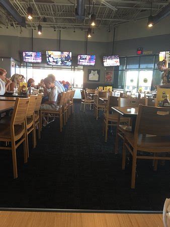 buffalo wild wings richmond ave